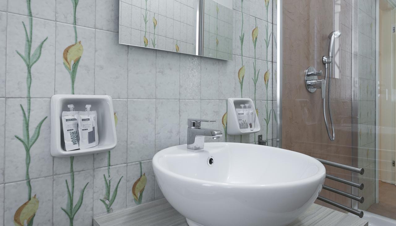 Italianway-Nerino Apartment Milan Bagian luar foto
